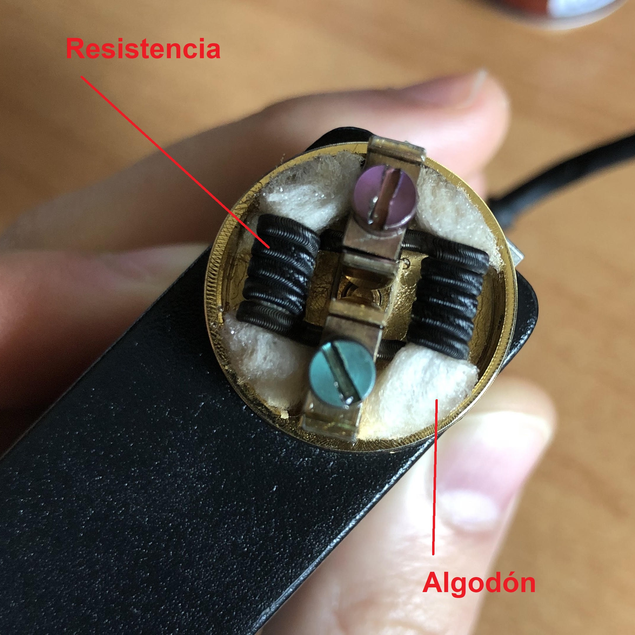 2da imagen del Mod del cigarrillo electrónico, pin positivo y pin negativo