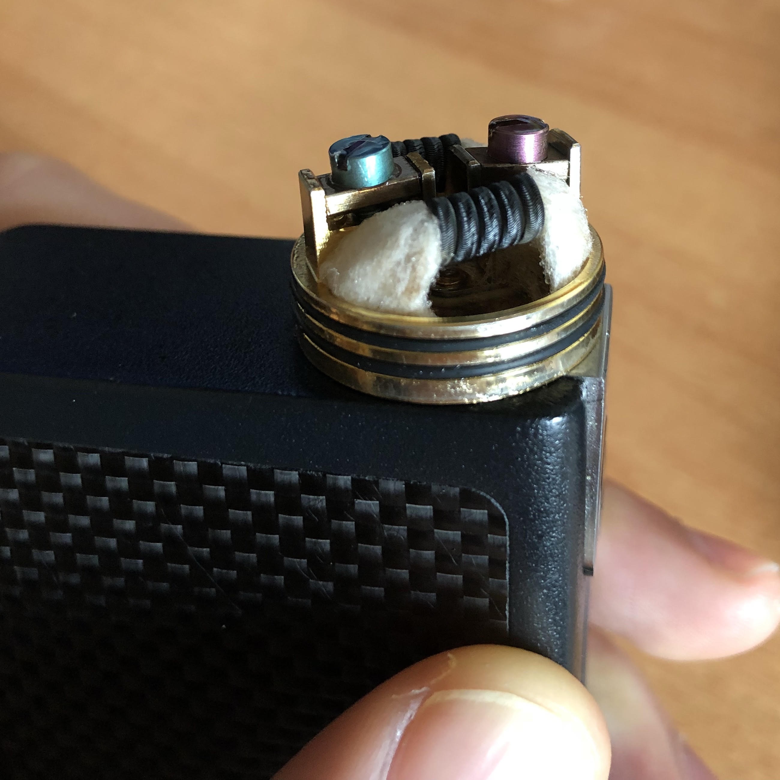 3ra imagen del Mod del cigarrillo electrónico, pin positivo y pin negativo