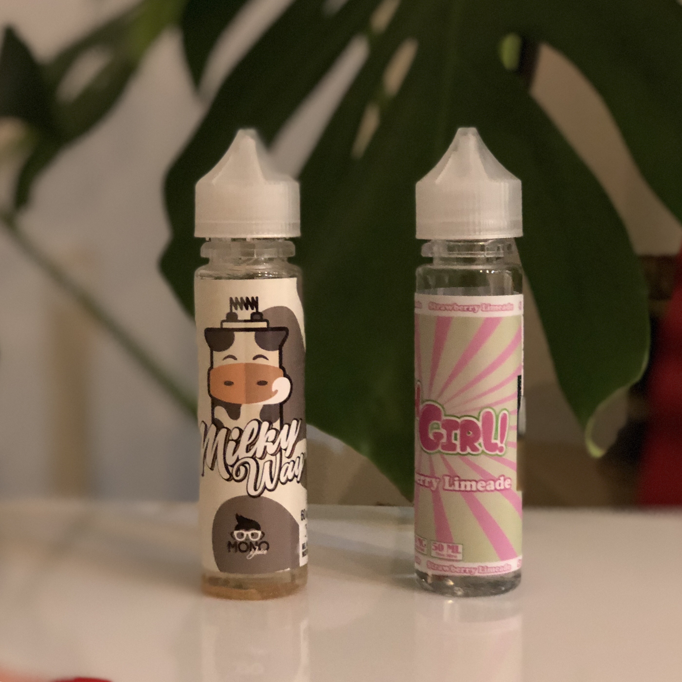 Imagen de dos líquidos utilizados para vapear